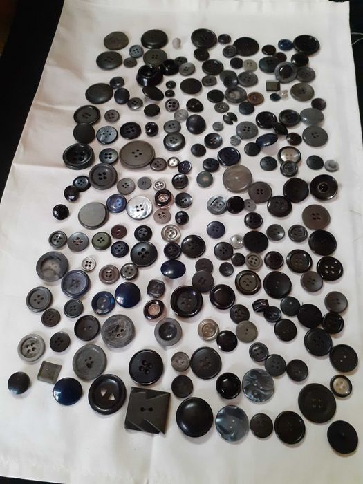 Tachas, botões da antiga companhia “ANA”  e outros64584355141123123