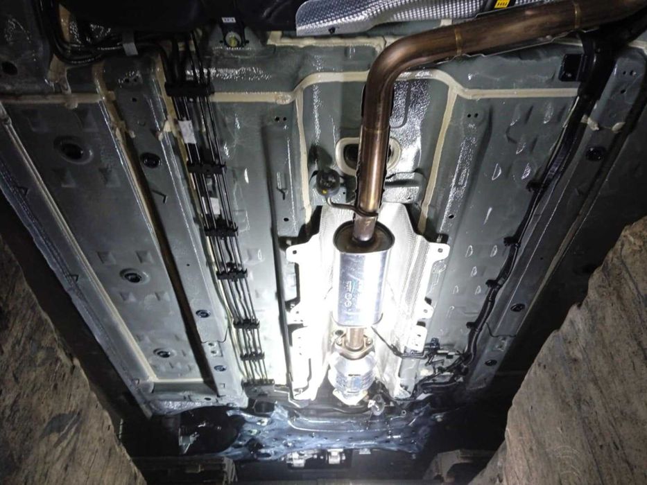 Zabezpieczenia antykorozyjne Waxoyl nowe auta konserwacja wosk