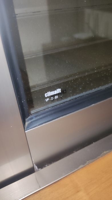 Caixilharia Alumínio bom estado