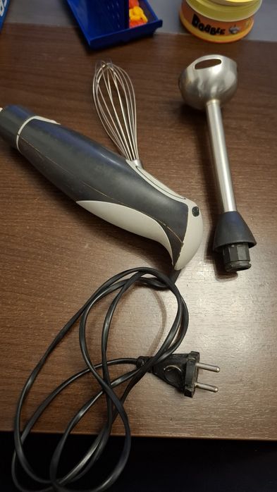 Робочий блендер ручний не має деталі