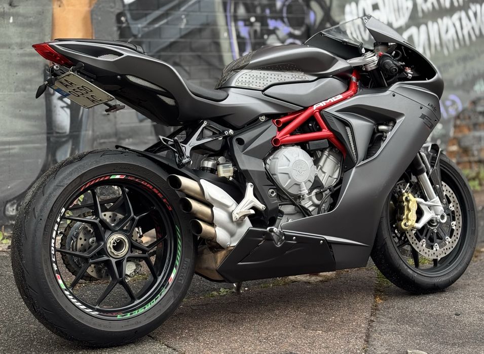 MV Agusta F3 675  2015 рік