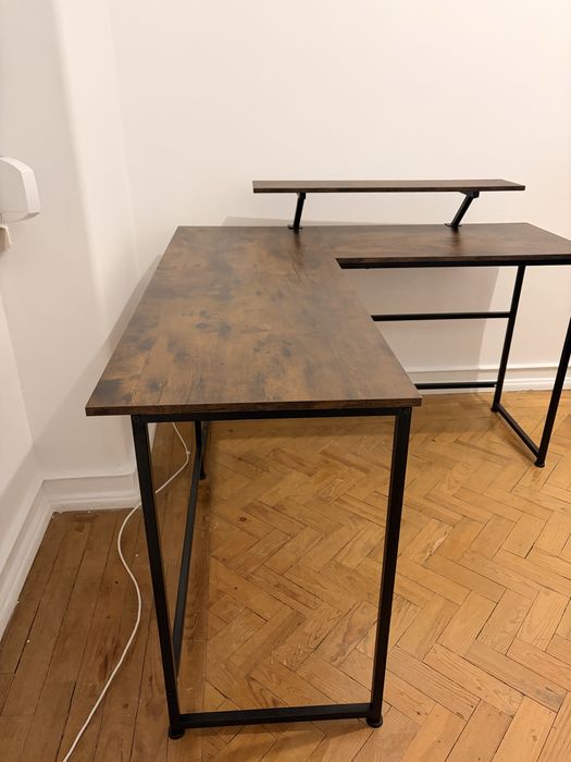 Secretaria de canto em madeira