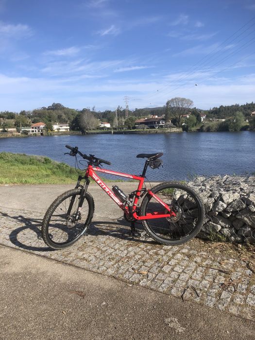 Bicicleta de montanha TREK