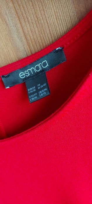 Sukienka czerwona Esmara