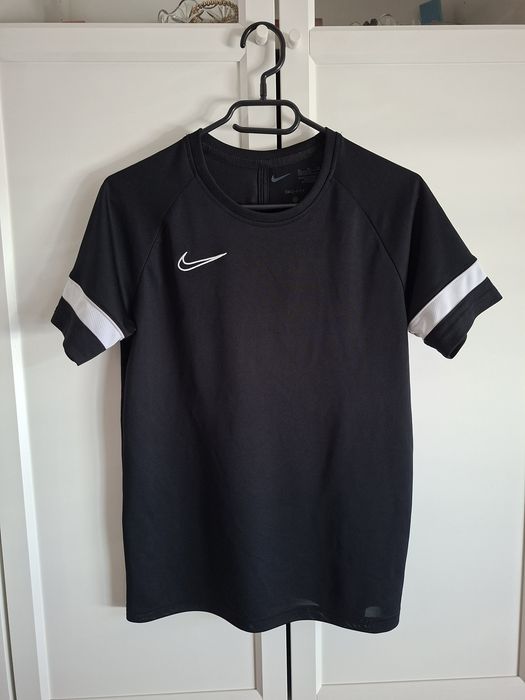 Koszulka sportowa Nike rozmiar 158- 170