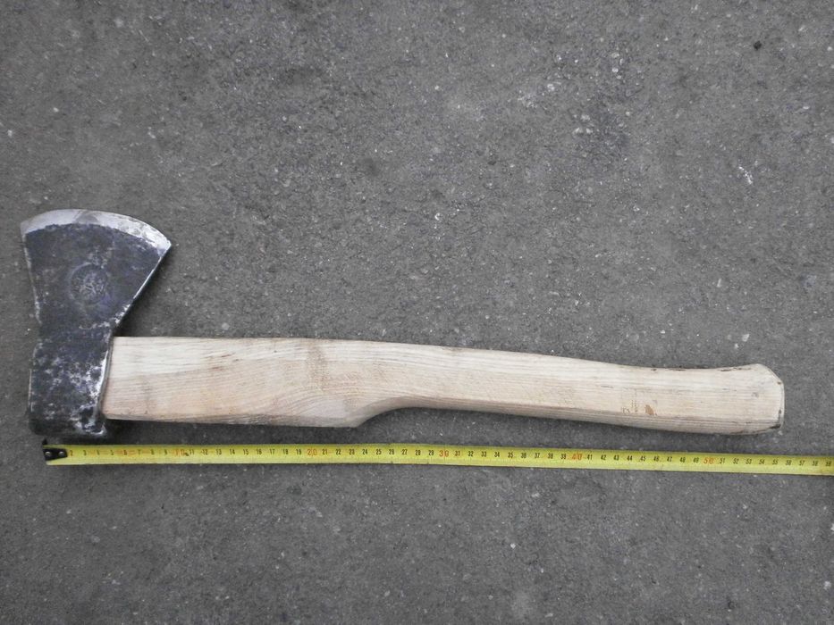 Советский топор весом 1.680 кг