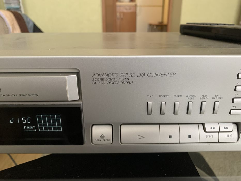 Програвач SONY CDP-515