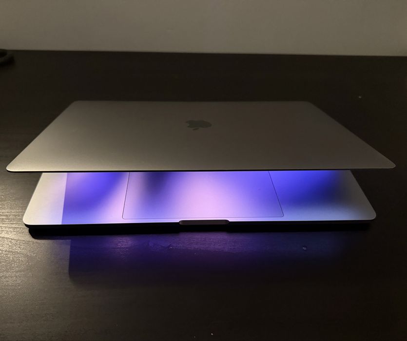 Laptop Apple MacBook Pro 15” / i7 / 16GB RAM / 256GB SSD / model A1990