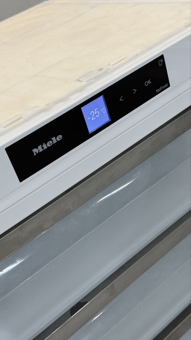 Вбудована марозильна шафа FNS7140. 2024 рік