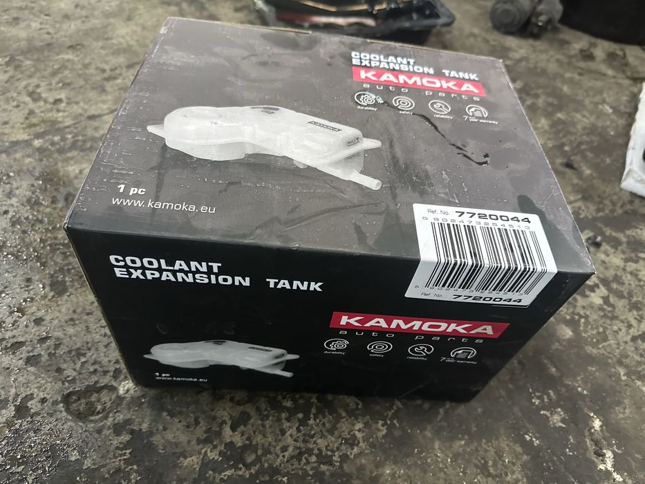 Продам Расширительный бачок  на bmw e70