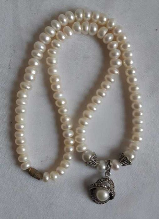 Винтажное колье из натурального жемчуга с серебряной подвеской