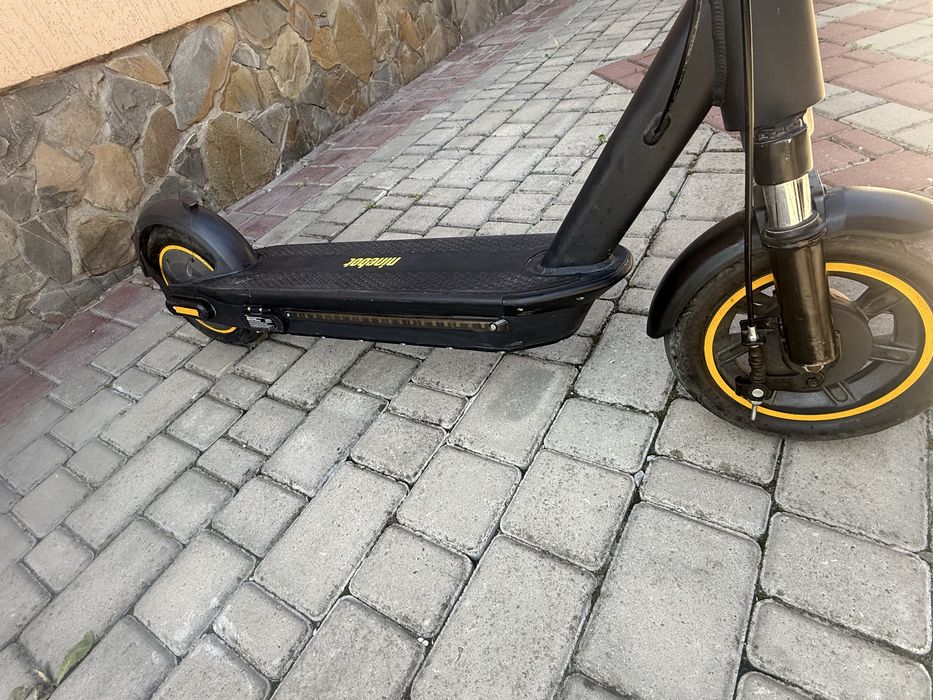 Ninebot G30 600W 18Ah  Black — потужний і стильний електросамокат для міських поїздок