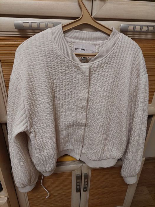 Жіноча стьобана кофта бoмпер  River Island