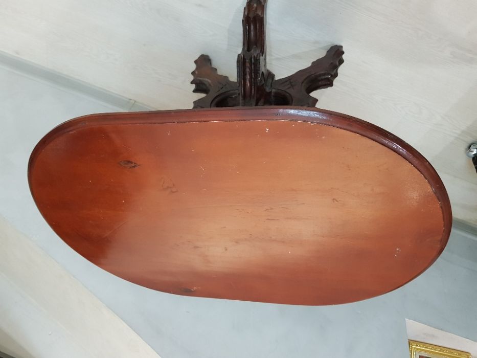 Резной столик ручной работы