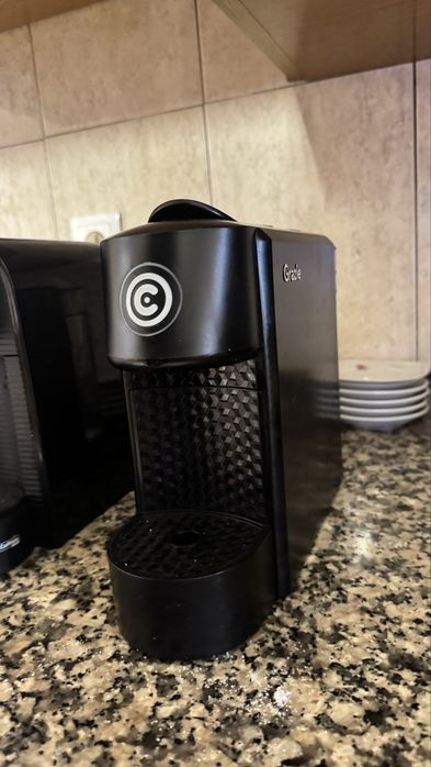 Duas máquinas de café para despachar