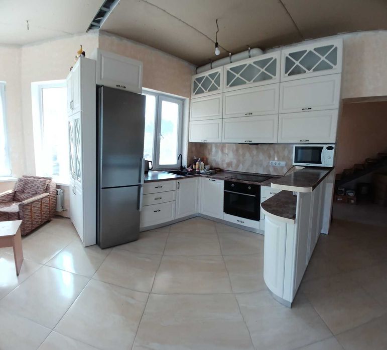 Будинок з незавершеним ремонтом 178м.кв. з гаражем