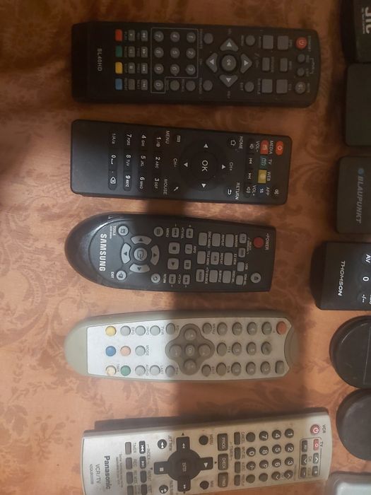 Продам  пульты к телевизору.