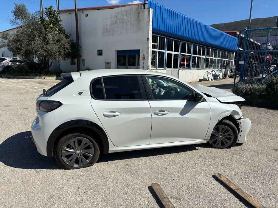 Peças Peugeot E-208 do ano 2022 (Electrico)