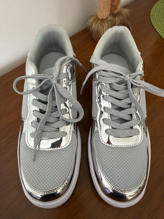 Sneakersy trampki