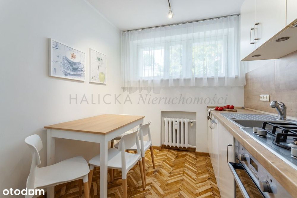 Niezależne pokoje, balkon z widokiem na zieleń