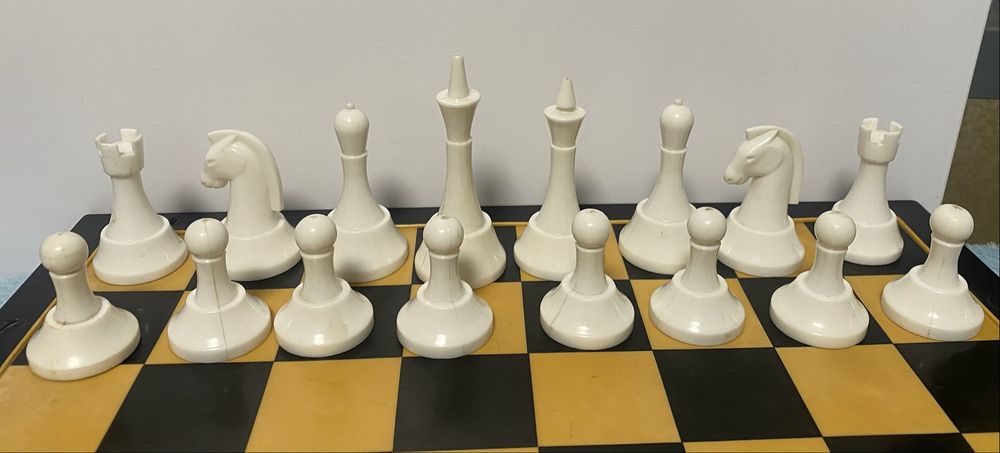 Продам вінтажні шахмати