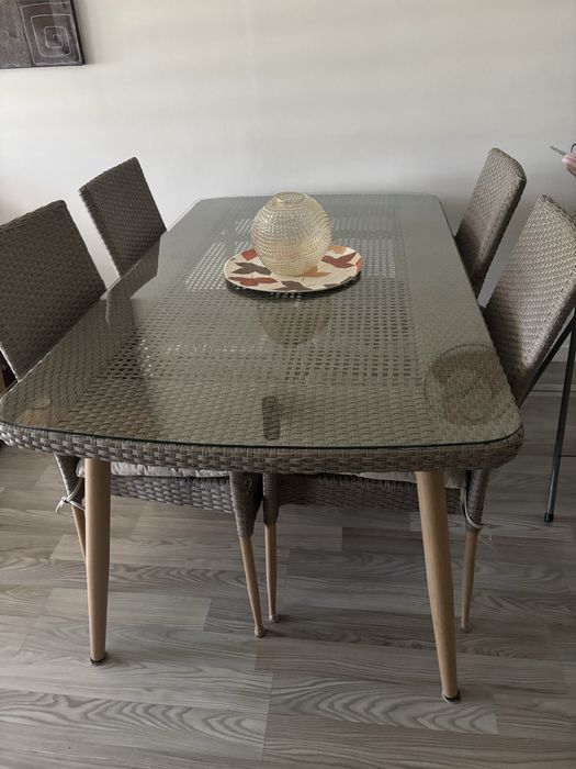 Conjunto mesa e cadeiras