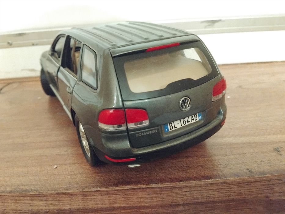 VW Tuareg 1:18 model