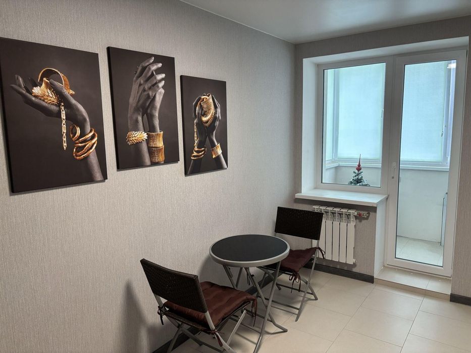 Продам 2-к кв., Монастирська вул. 11