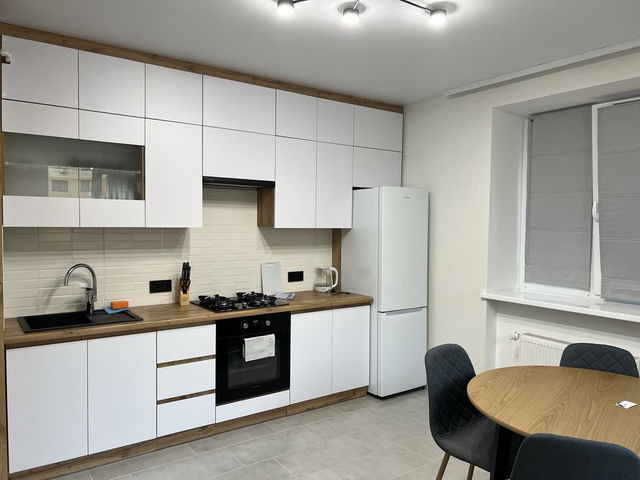 ТЕПЛА Квартира подобово центр Яровиця. Укриття і Звітні документи є!