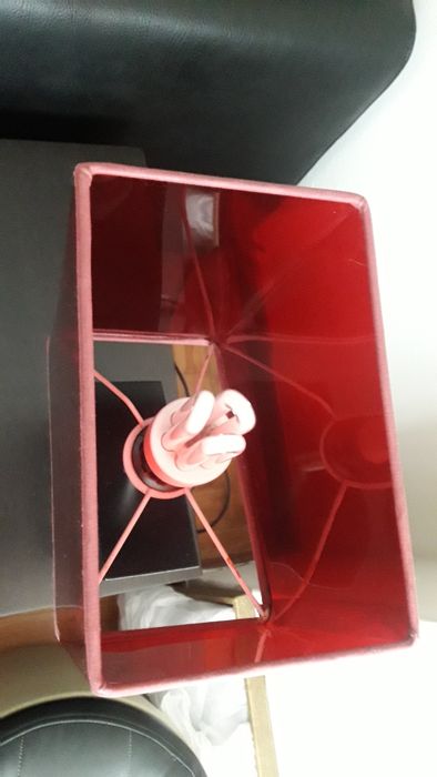 Table lamp with red lampshade425033268797777921