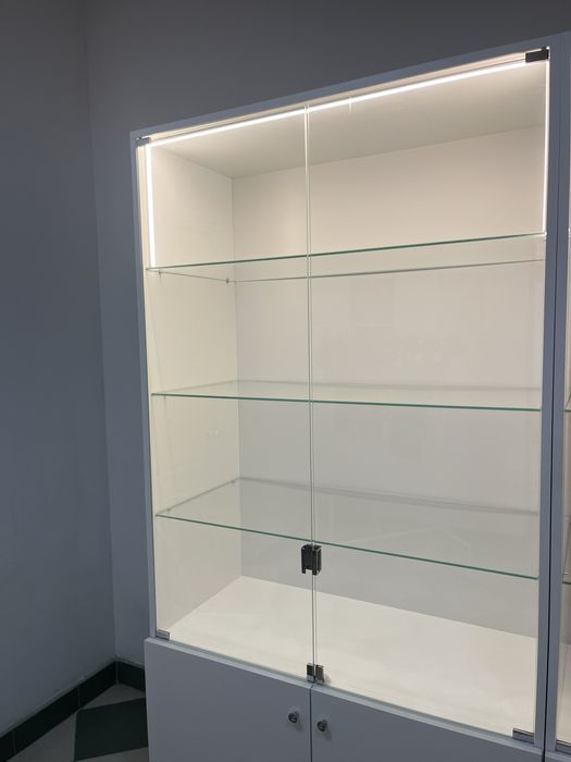 Торгова вітрина з LED-підсвіткою та скляними полками (200х100х50)