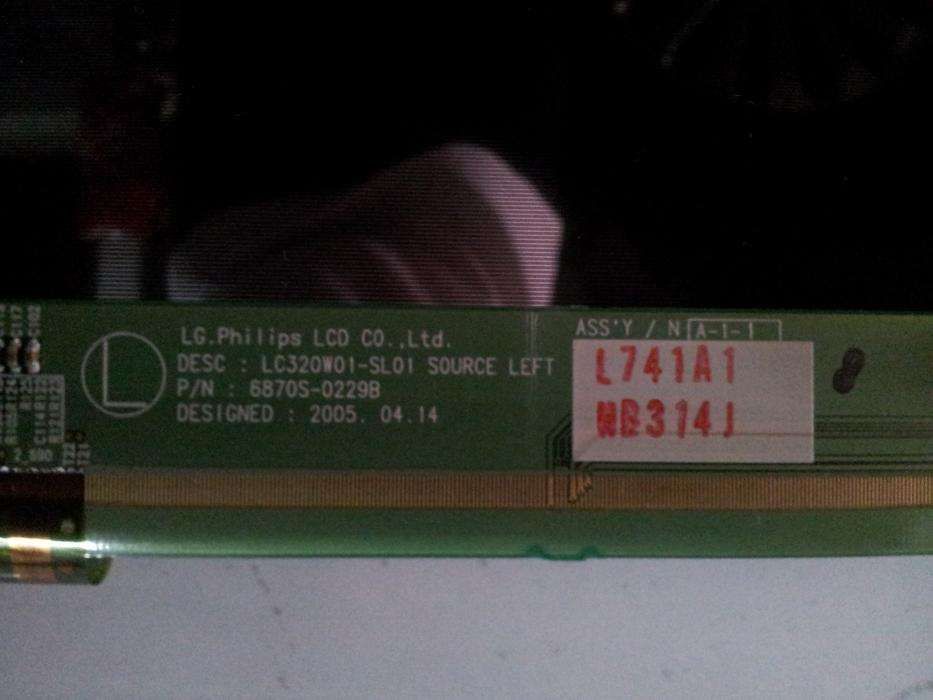 Vários paineis de tv lcd e led
