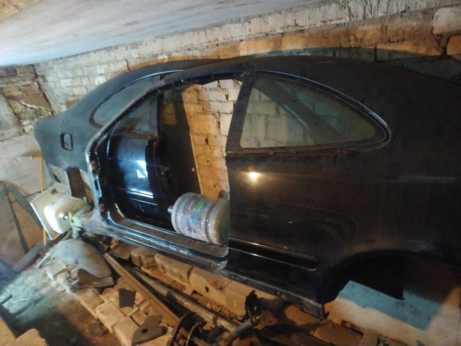 Акумулятор та запчастини на Mercedes W208 Cupe.