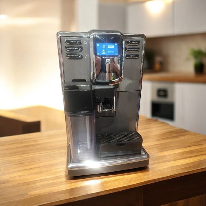 Ekspres do kawy Philips z młynkiem i spieniaczem