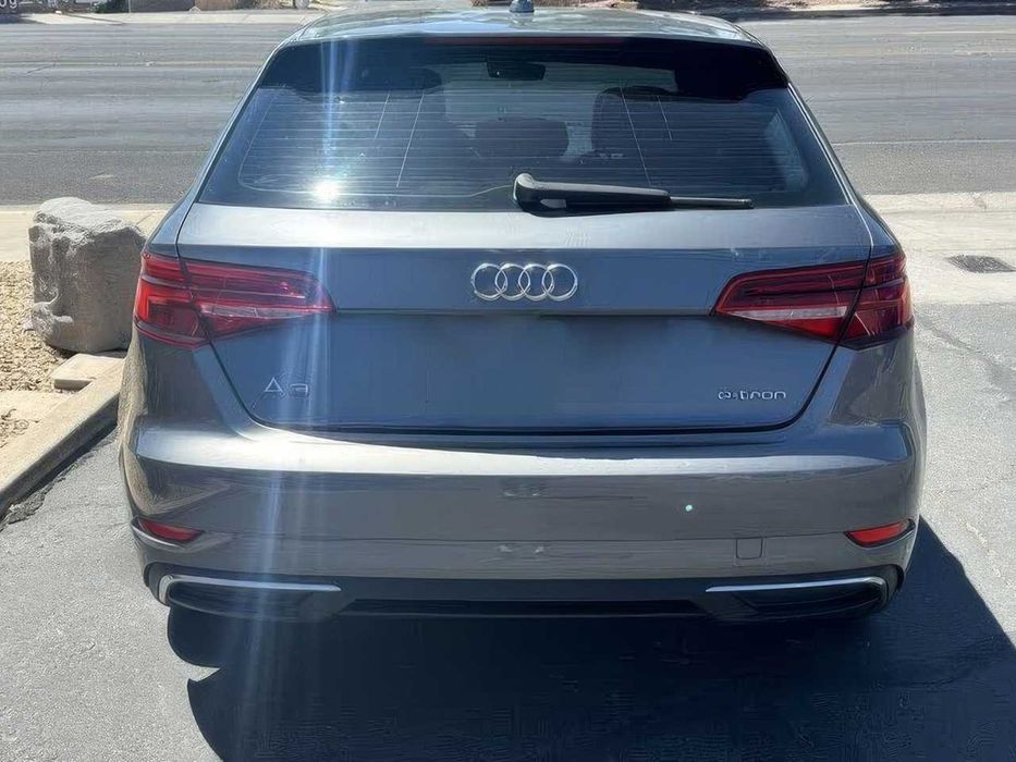 Audi A3 E-Tron      2017