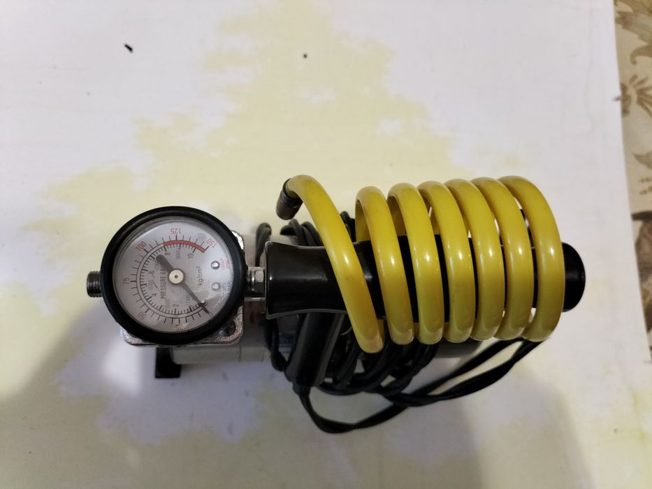 Компрессор автомобильный Вихрь