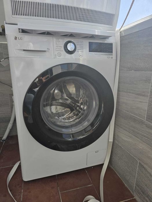 Máquina de Lavar Roupa LG 9kg / 1400 RPM com IA e Vapor (F4WV3009S6W) – Como Nova