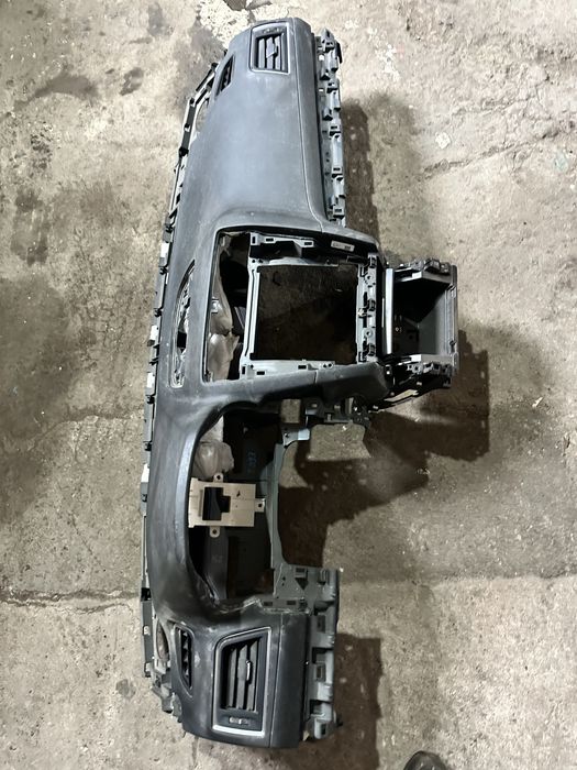 Панель Subaru Outback b15 оригінал