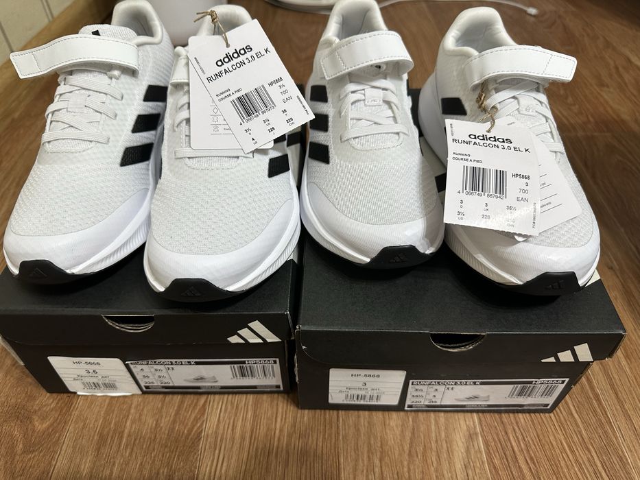 Дитячі кросівки adidas. Адідас.