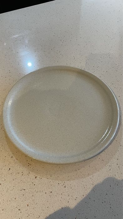 Varios pratos e travessas