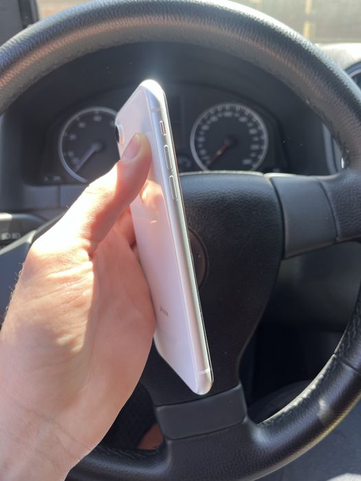 Продам Iphone Xr (айфон хр)