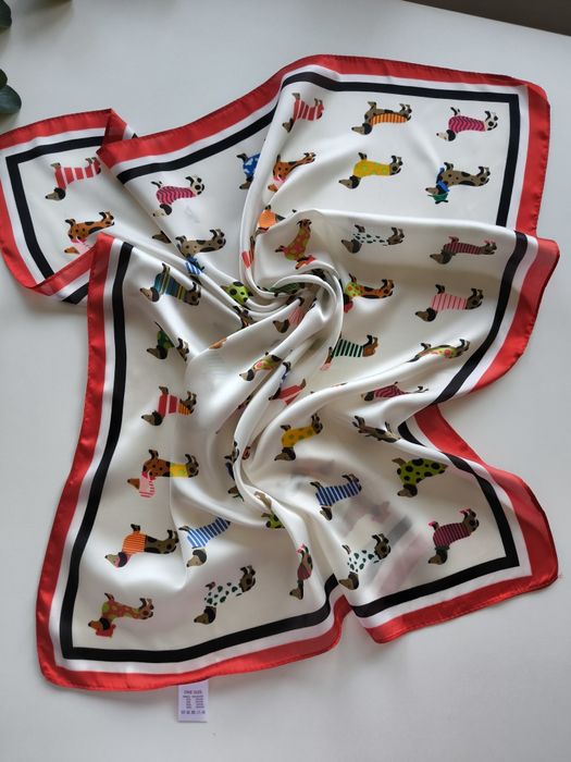 Jedwabna chustka apaszka pieski jaminki na wiosnę lato