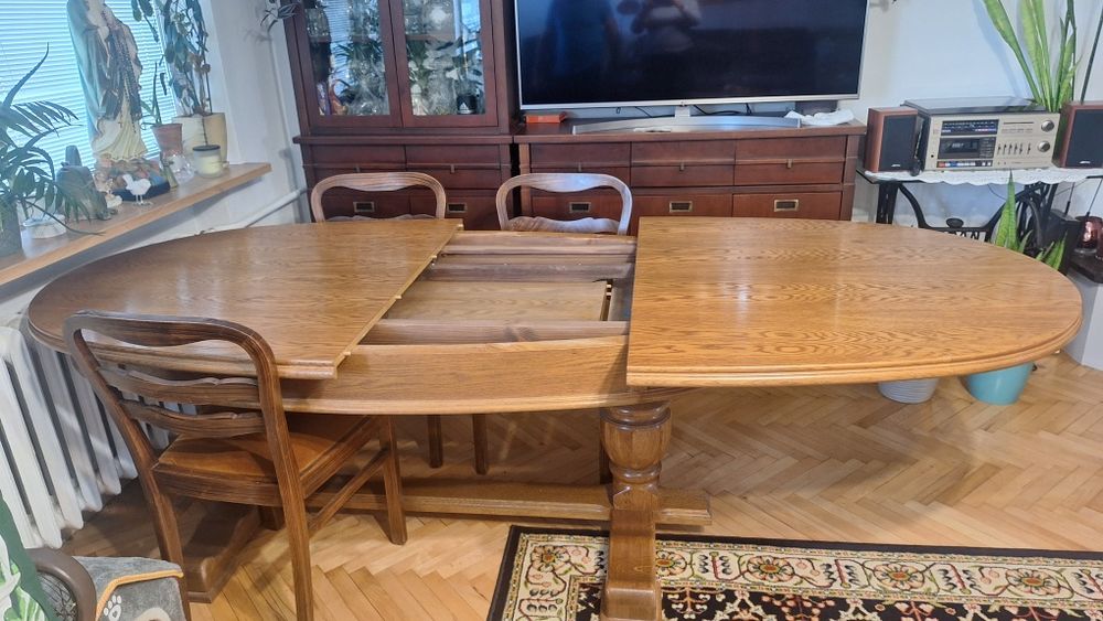 Duży stół dębowy