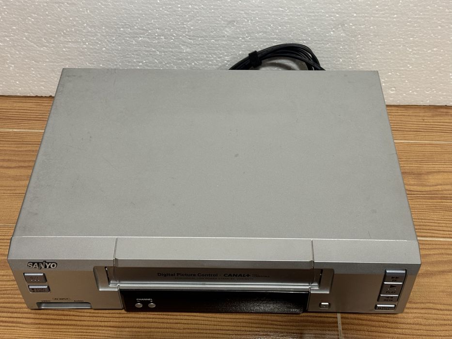 Leitor/Gravador VHS SANYO