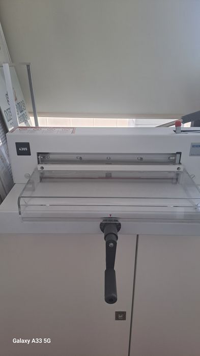 Guilhotina manual marca EBA modelo 4305