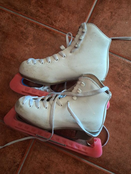 Patins brancos usados