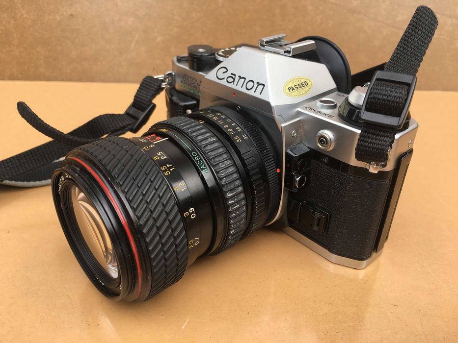 Aparat lustrzanka Canon AE 1 program +dodatki