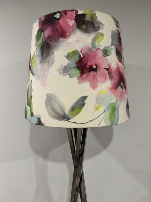 Tripé Candeeiro + Abajur + 2 Almofadas