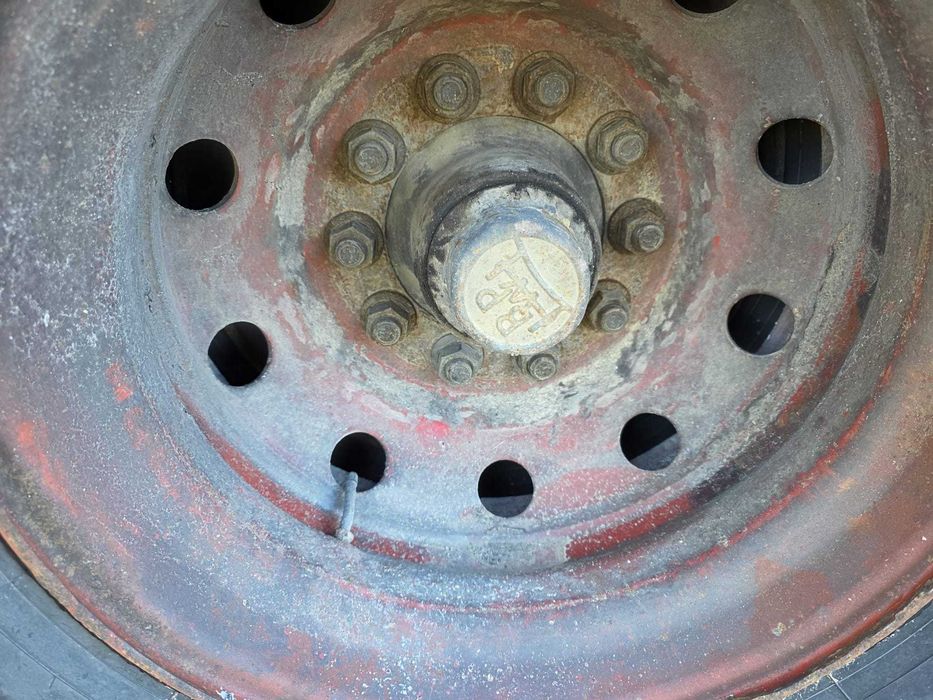 semi-reboque rebaixado, tipo porta maquinas com patas