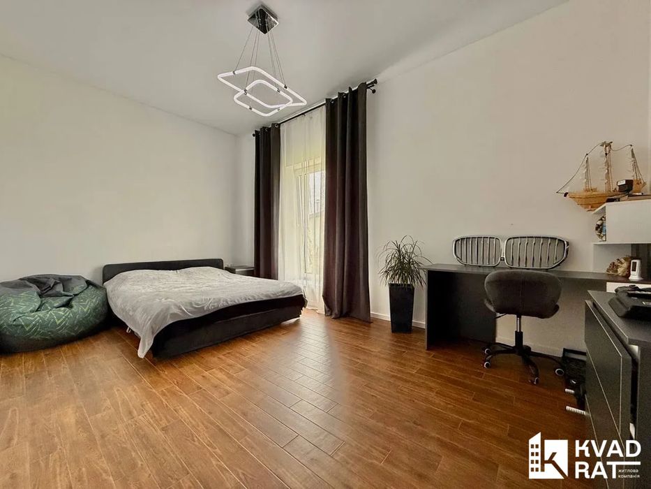 Одноповерховий будинок із якісним ремонтом та басейном